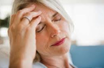 Головные боли – это один из самых распространенных неспецифических симптомов проявления различных заболеваний, характеризующийся болевыми ощущениями в области шеи, затылка, темени, висков, лобной кости, глаз и других отделов головы. Болевой синдром может 