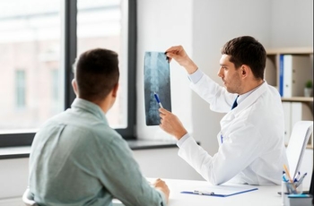 Эпидурография – рентгенографический метод исследования эпидурального пространства позвоночника. Необходим для выявления: позвоночных грыж, опухолей, спаек, рубцов, воспаления нервных корешков, спинного мозга и пр. Имеет ряд побочных эффектов.