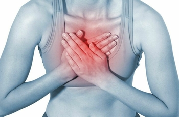 Симптомы остеохондроза грудного отдела позвоночника подобны симптомам ишемической болезни сердца, инфаркта, болезней ЖКТ и многих других заболеваний. Поэтому дифференциальная диагностика так важна при постановке подобного диагноза.